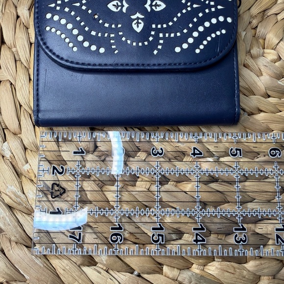 Vera Bradley Navy Blue Women's Wallet with Cutout Design - Picture 6 of 7